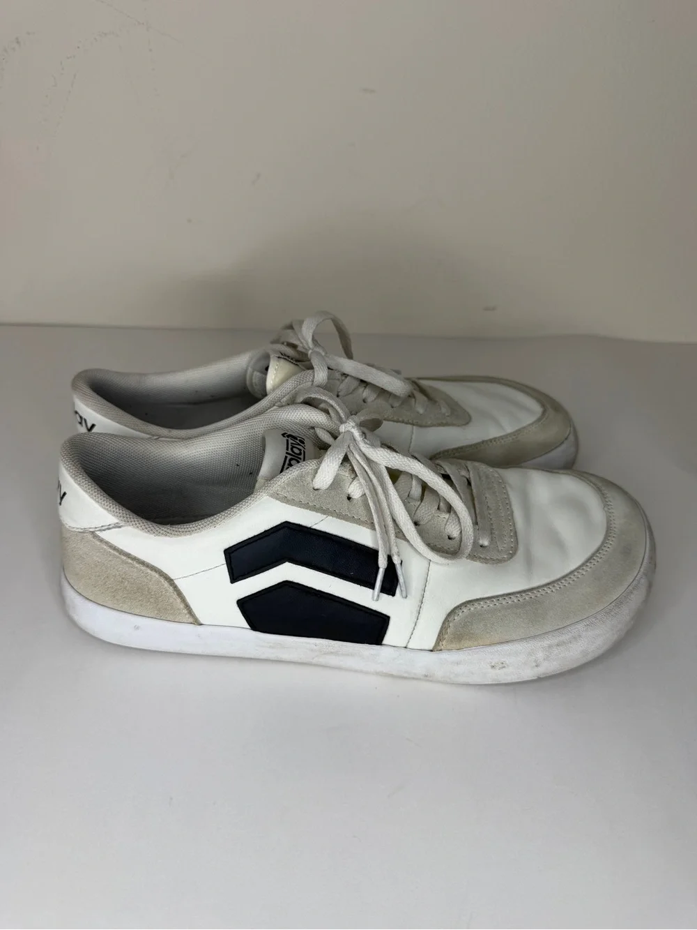 Splay Shoes 101 Graphite Lace Up Low Top Sneakers Retro Barefoot Mens Size 11